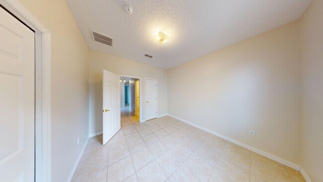 Building Photo - 4BR/4BA - POOL HOME     Calabay Park at To...