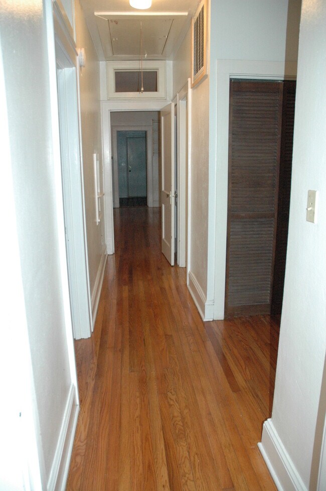 Building Photo - Perfect 4 Bedroom, 2 Bathroom House -- Walk to UF!