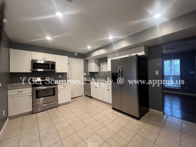 Building Photo - Location!!!!