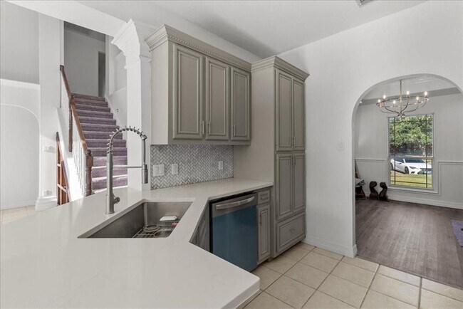 Building Photo - 3/2 Southside over 2000 sqft