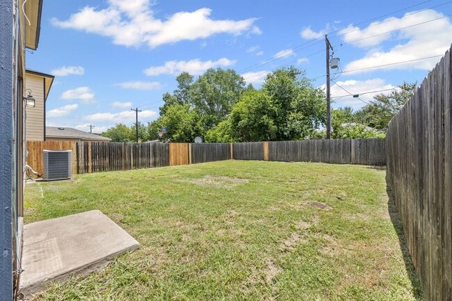 Building Photo - 2112 Perkins Pl