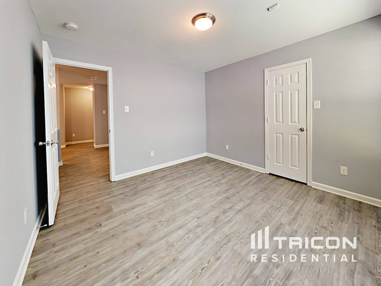 Building Photo - 3367 Pikes Peak Dr