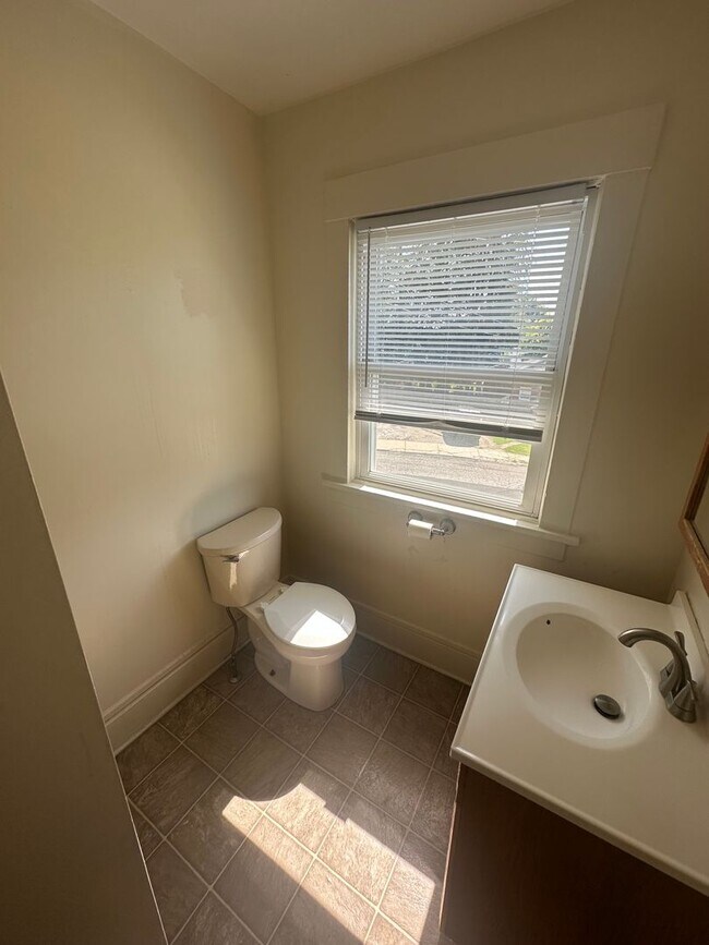 Building Photo - ste614