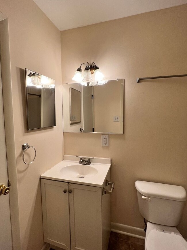 Building Photo - 2204 Merle St