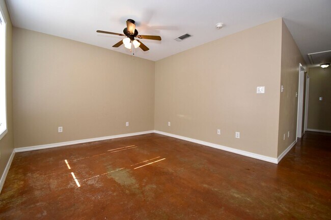 Building Photo - 1/2 Off First Months Rent!