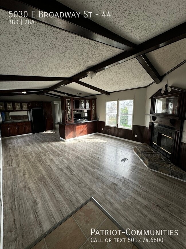 Building Photo - 5030 E Broadway St