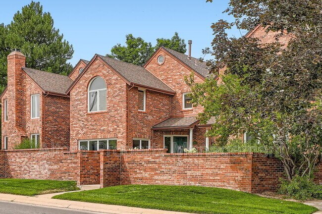 Building Photo - 287 S Holly St