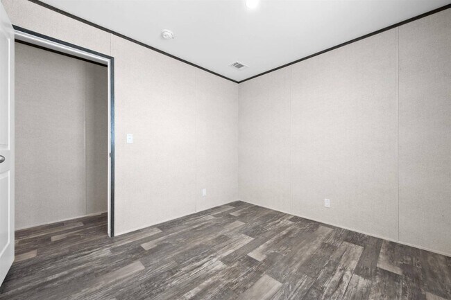 Building Photo - 309 W Buell Dr
