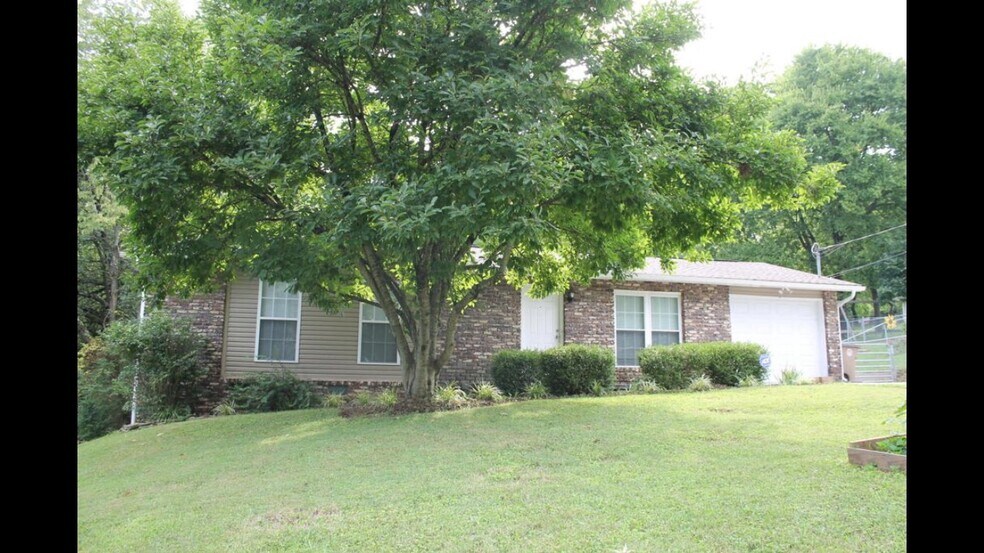 Building Photo - 1719 Frank Watts Rd