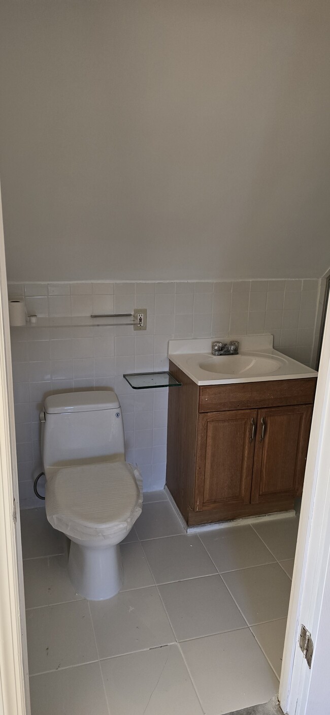 3rd floor full bath - 3248 107th St