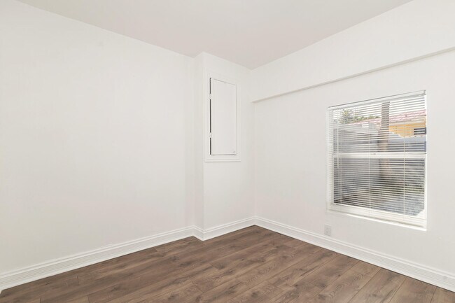 Building Photo - 3517 N Flagler Dr