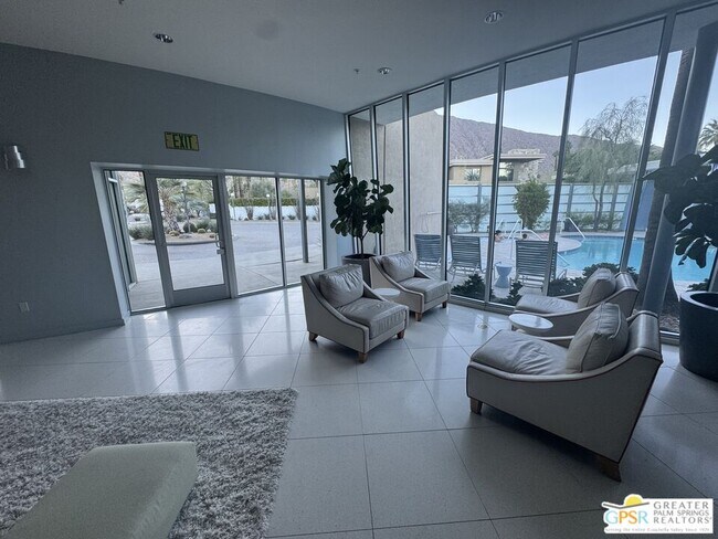 Building Photo - 810 E Palm Canyon Dr