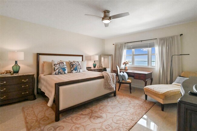 Building Photo - 2650 Lake Shore Dr