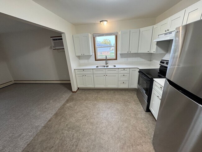 Building Photo - Renovated 2-bedroom 1-bathroom