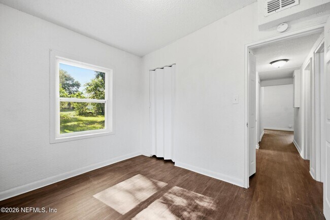 Building Photo - 5846 Abelia Rd