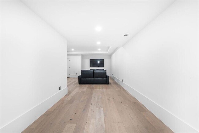 Building Photo - 507 Karen Ln