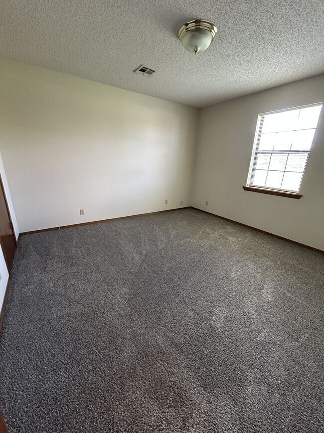 Building Photo - 7082 SE 66th Terrace