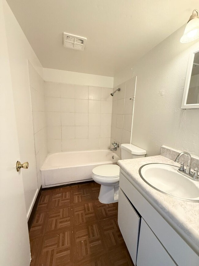 Building Photo - 3308 E Olive Ave