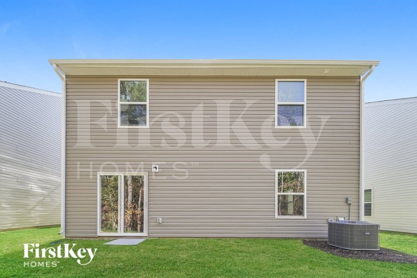 Building Photo - 8421 Deerwood Rd