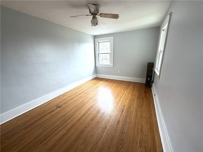 Building Photo - 5 Vayo St