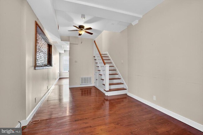 Building Photo - 112 E Allen St