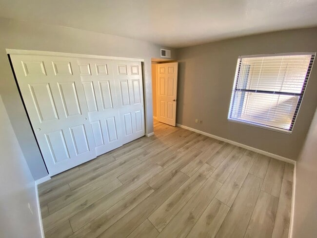 Building Photo - Spacious Two Bedroom Two Bath Condo in Tempe