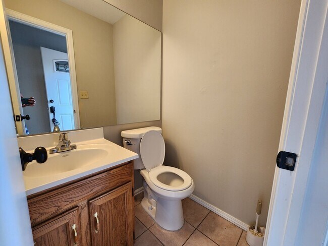 Building Photo - 2 bedroom westside - Rockrimmon