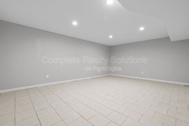 Building Photo - 10768 Runningbrook Dr