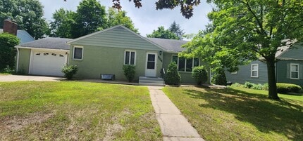 Building Photo - 3/4 bedroom house