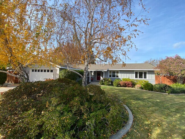 Building Photo - 3 Bed 2 Bath SIngle Family Home In Walnut Creek (Water, Garbage, Internet Are Included In The Rent)