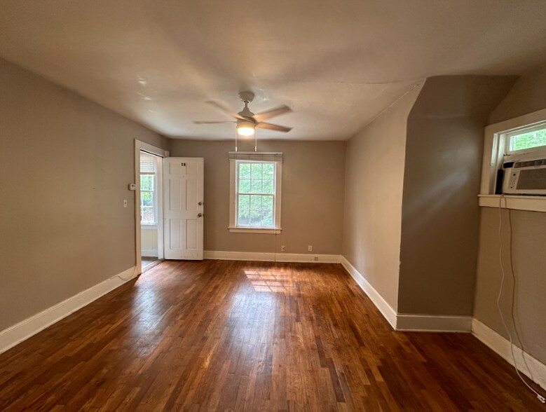 Building Photo - 451 Durand Dr NE