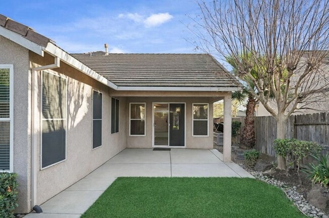 Building Photo - 1911 Lexington Dr