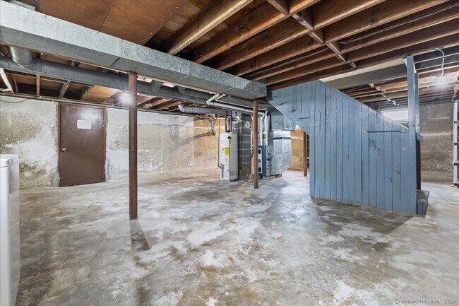 Building Photo - 535 Jewett Ave