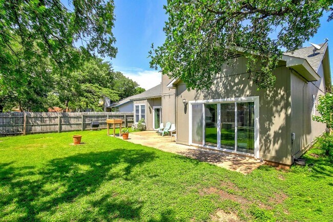 Building Photo - 709 Sapling Cove