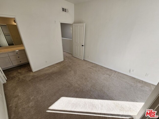 Building Photo - 1957 N Bronson Ave