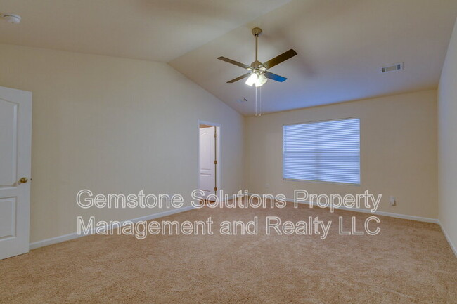 Building Photo - 2508 Queen Bee Dr