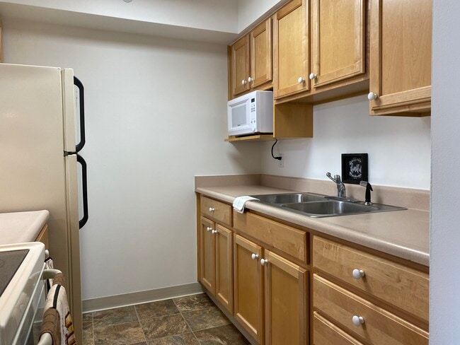 Building Photo - Luther Park Apartments