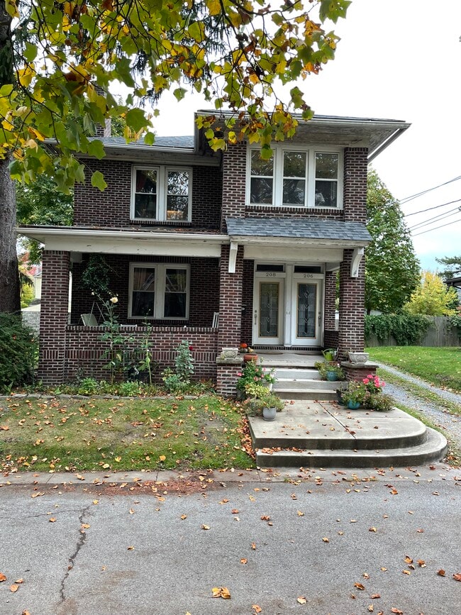 Primary Photo - 208 Orchard Pl