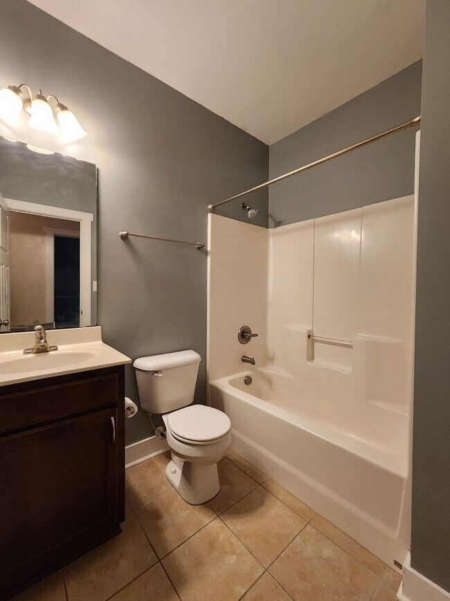Building Photo - 3 Bedroom home with an upstair bonus room ...