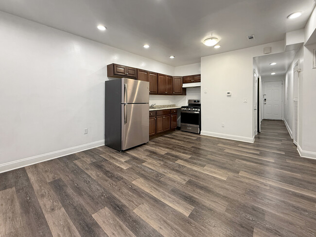 Primary Photo - 1652 W Virginia Ave NE