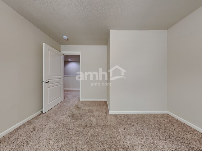 Building Photo - 3208 NE 75th St