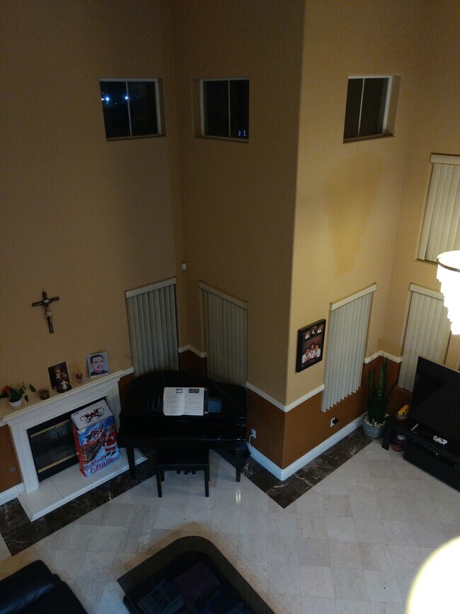 Building Photo - 8940 Deira Ln