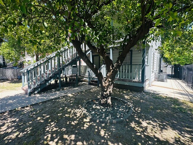 Building Photo - Spacious 1 Bedroom in Downtown Sacramento Where Convivence Is KEY! CALL Today To Schedule a Showing!