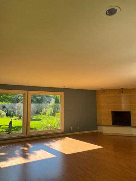 Building Photo - 8551 N Point Dr