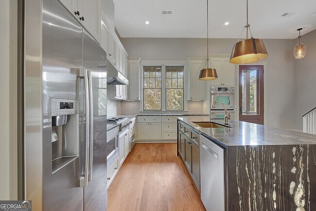 Building Photo - 10659 Serenbe Ln