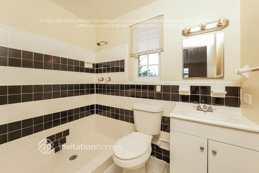 Building Photo - 5674 Parke Ave