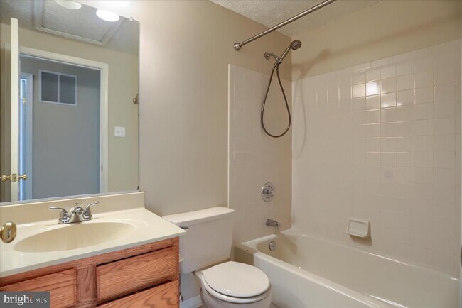 Building Photo - 437 Ashton Ln