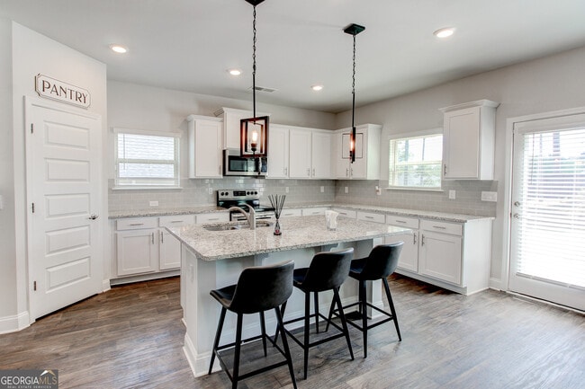 Building Photo - 3617 Chestnut Oak St