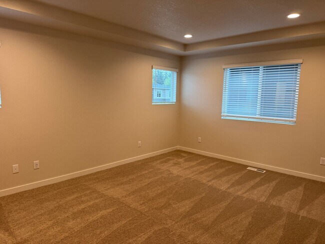 Building Photo - Spacious 3 Bedroom – Move-In Ready Brand n...