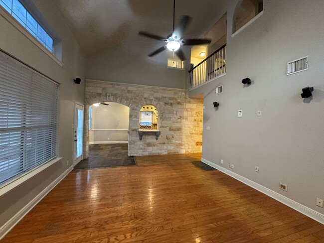 Building Photo - In Converse Texas 4 Bedroom 2 Bath Plus 2 ...